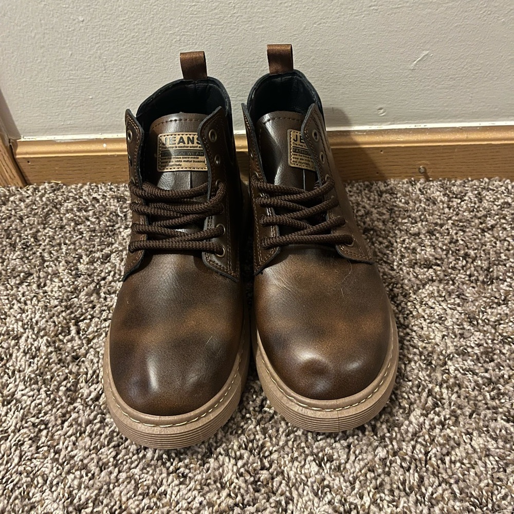 Small Goals TUNG Leather Boots—Size 41